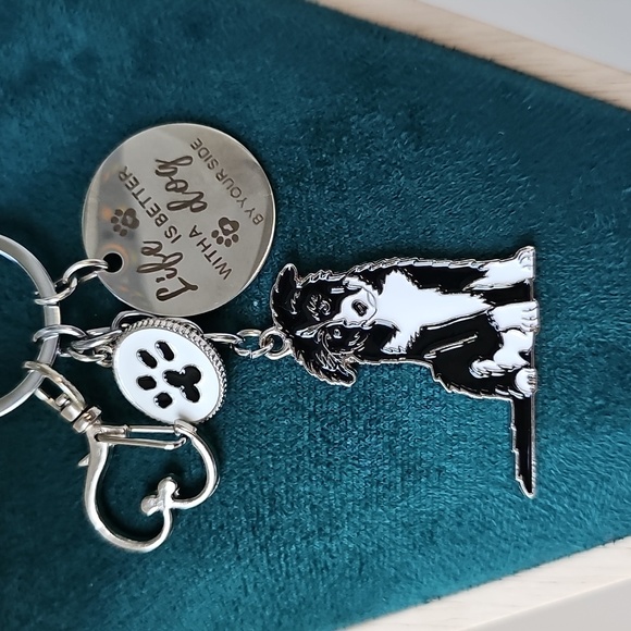 NEW! Enamel Border Collie "Life Is Better" Pawprint🐾 Keychain/Bag 🎒👜 Charm 🐕 - Picture 3 of 12